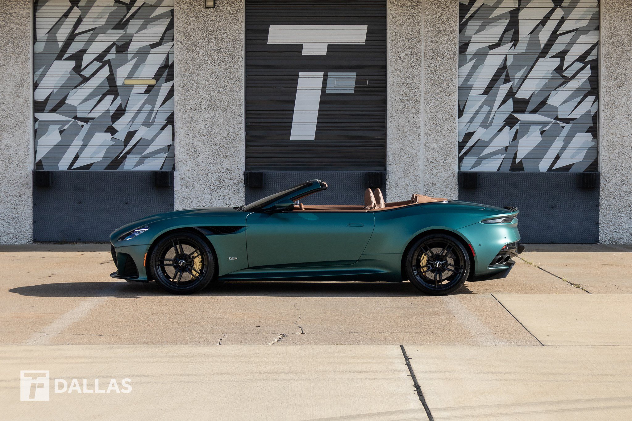 Used 2023 Aston Martin DBS Superleggera Volante RWD image 7