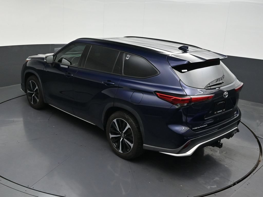 Used 2021 Toyota Highlander XSE FWD image 18