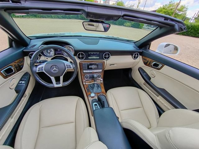 Used 2015 Mercedes-Benz SLK 250 image 22