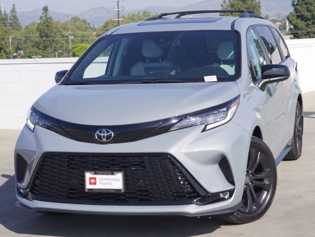 Certified 2026 Toyota Sienna XSE image 3