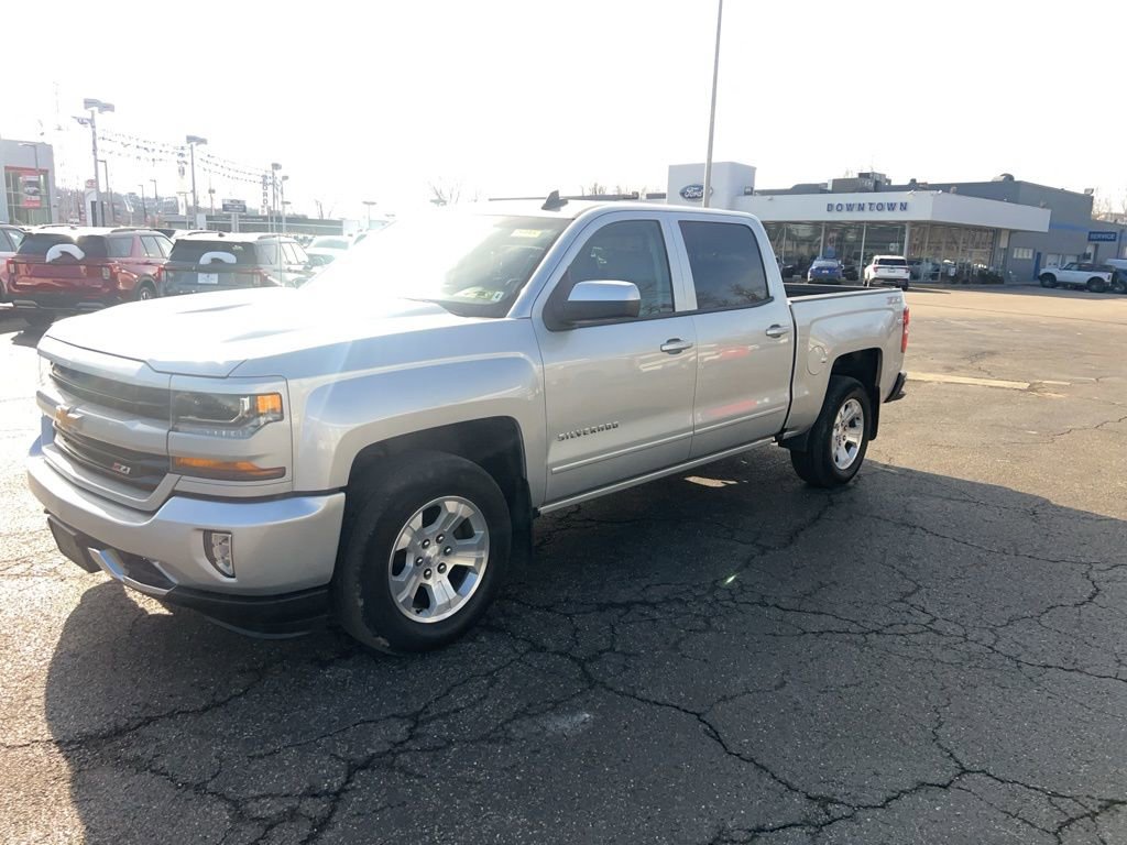 Used 2018 Chevrolet Silverado 1500 LT w/ LT Plus Package AWD/4WD image 3