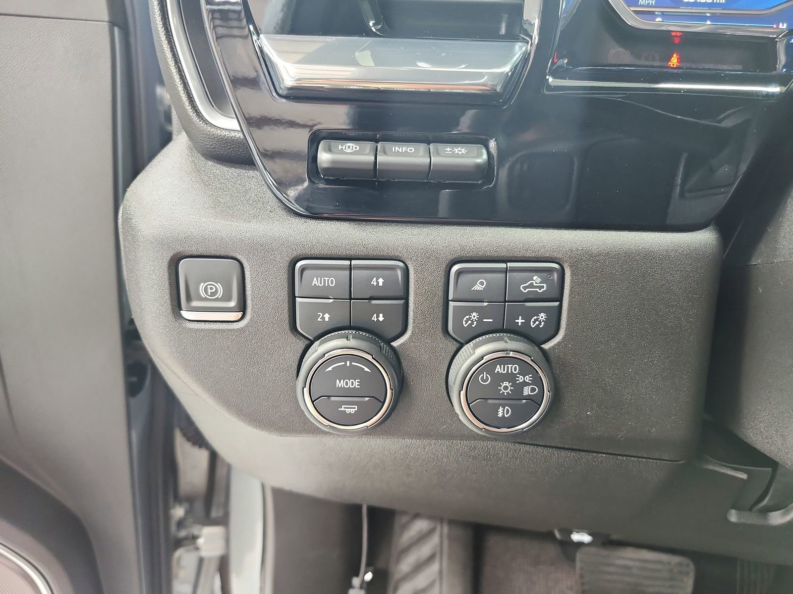 Used 2024 Chevrolet Silverado 2500 High Country w/ Technology Package image 27