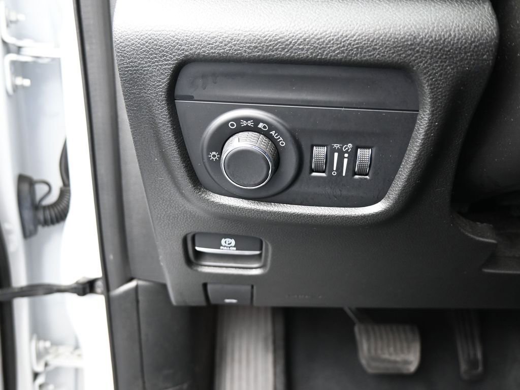 Used 2023 Jeep Grand Cherokee L Laredo w/ Luxury Tech Group I image 33