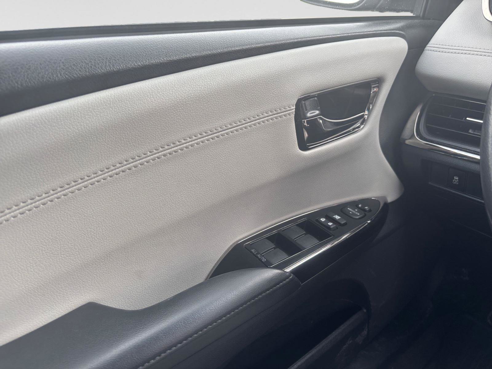 Used 2016 Toyota Avalon XLE Plus FWD image 16