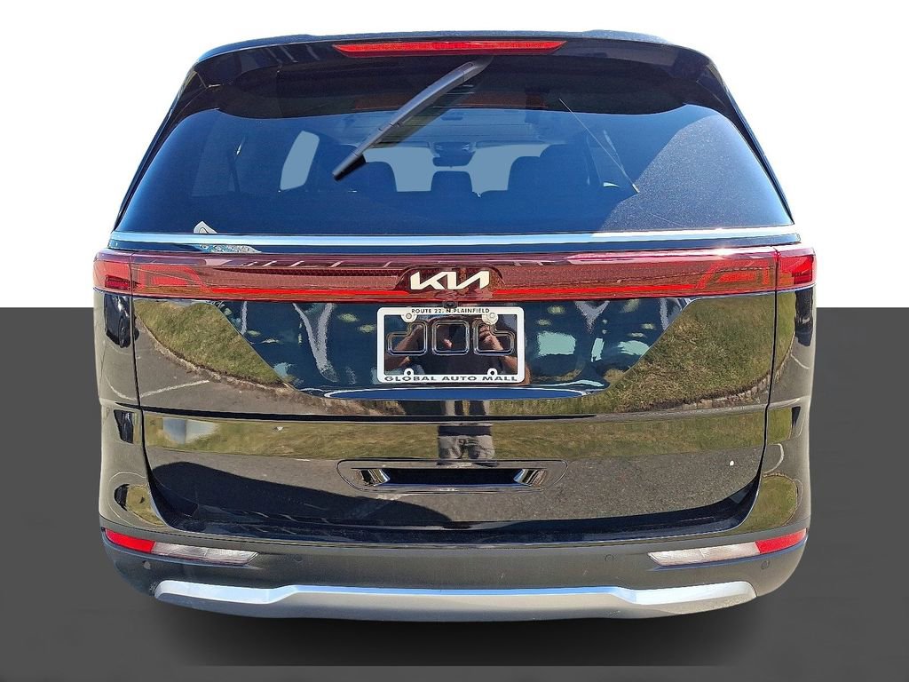 Used 2024 Kia Carnival EX image 6