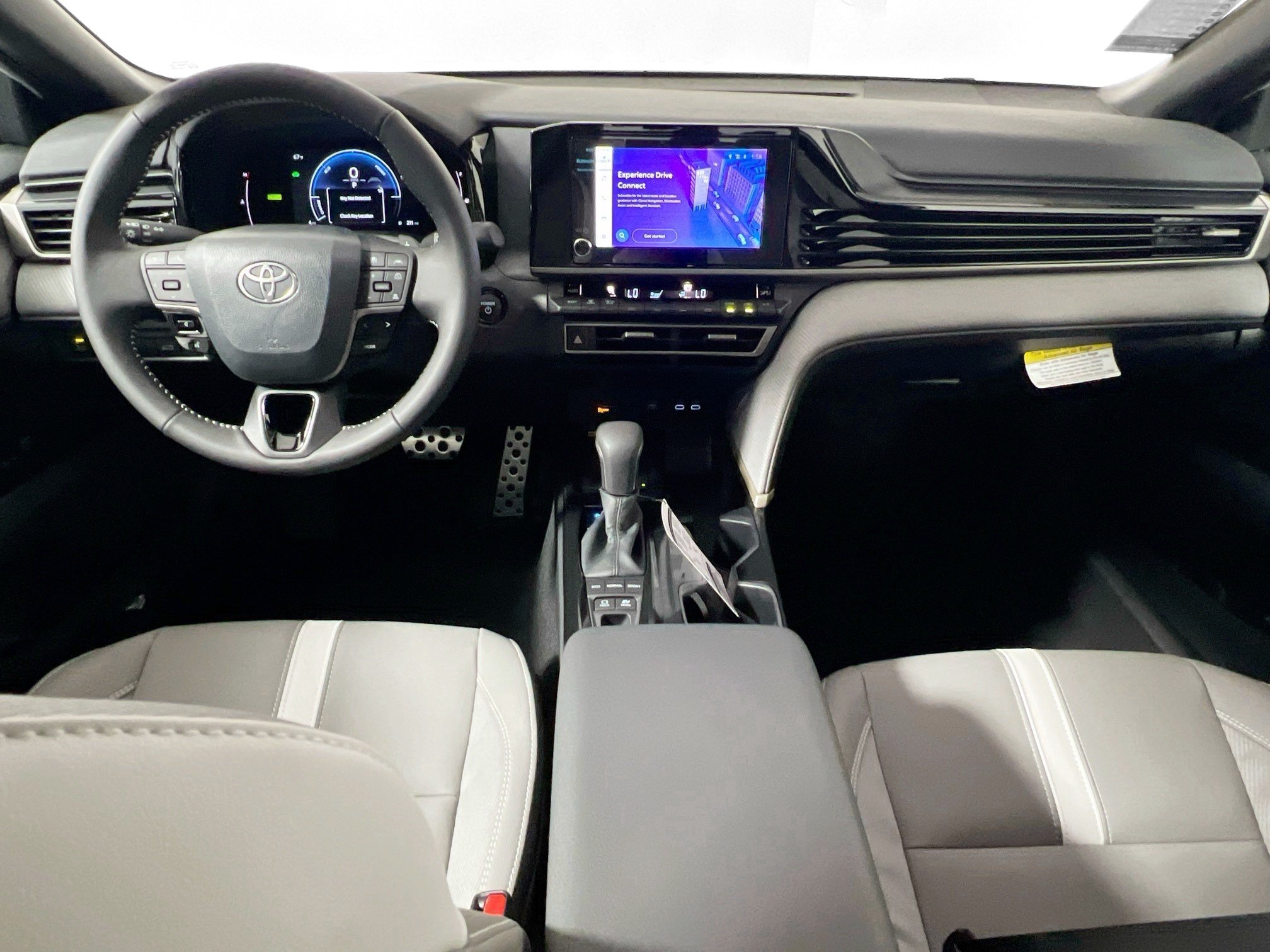 Used 2026 Toyota Camry SE FWD image 29