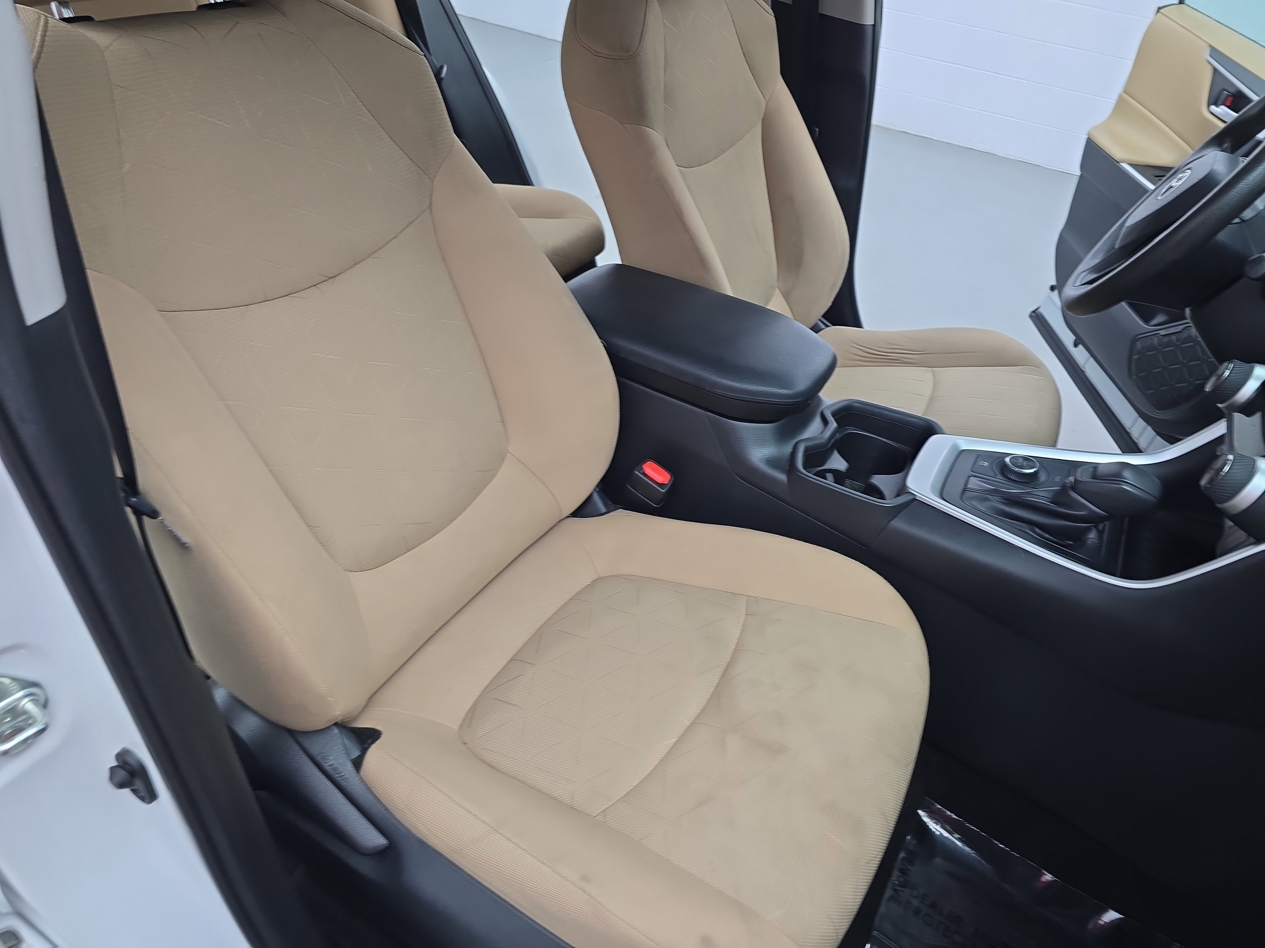 Used 2019 Toyota RAV4 XLE image 10