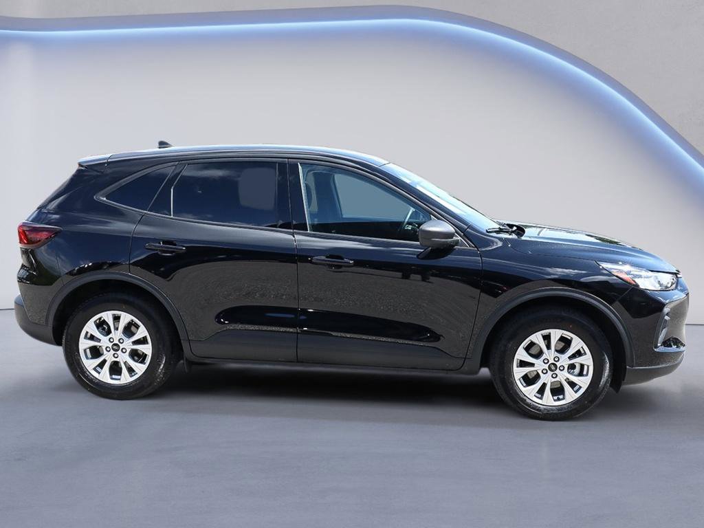 Used 2026 Ford Escape Active w/ Cold Weather Package FWD image 7