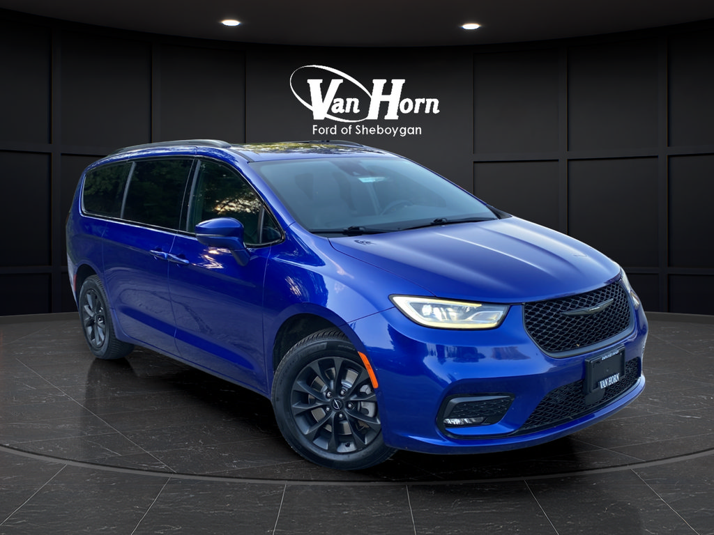 Used 2021 Chrysler Pacifica Touring-L w/ Uconnect Theater Family Group AWD/4WD image 1