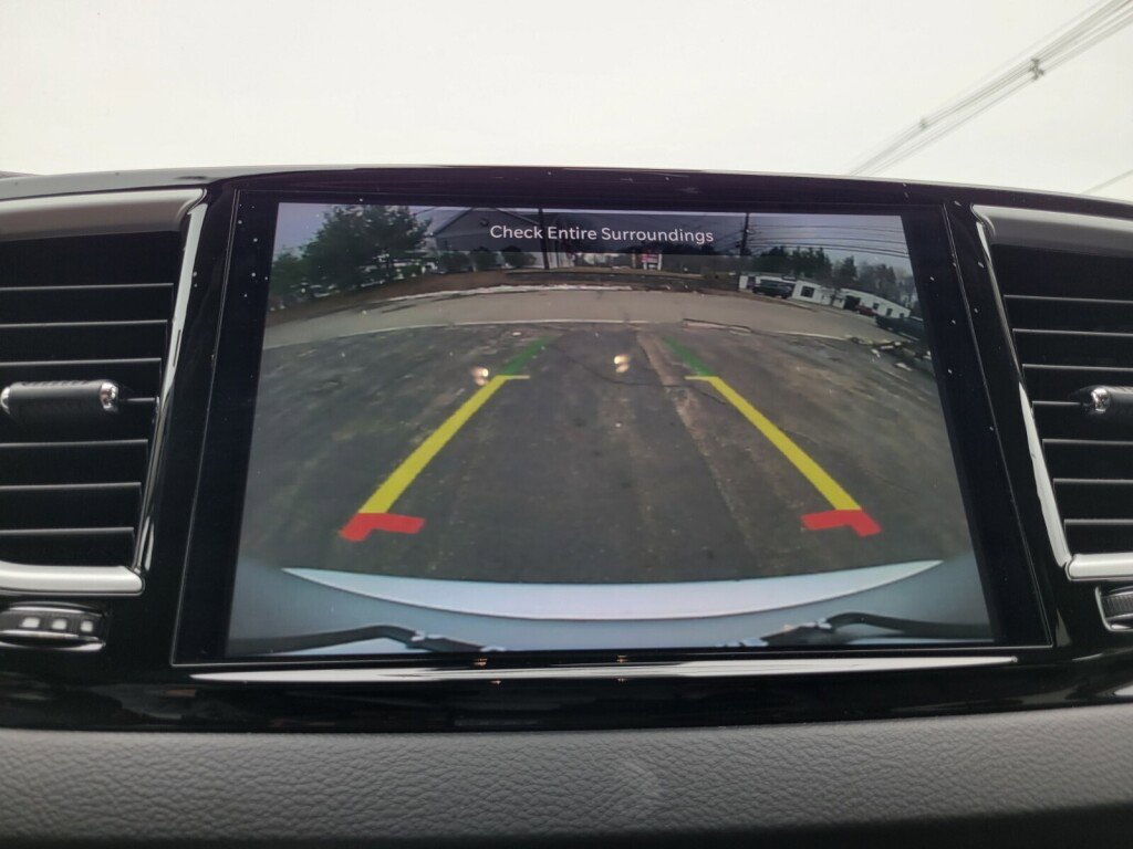 Used 2024 Chrysler Pacifica Touring-L image 19