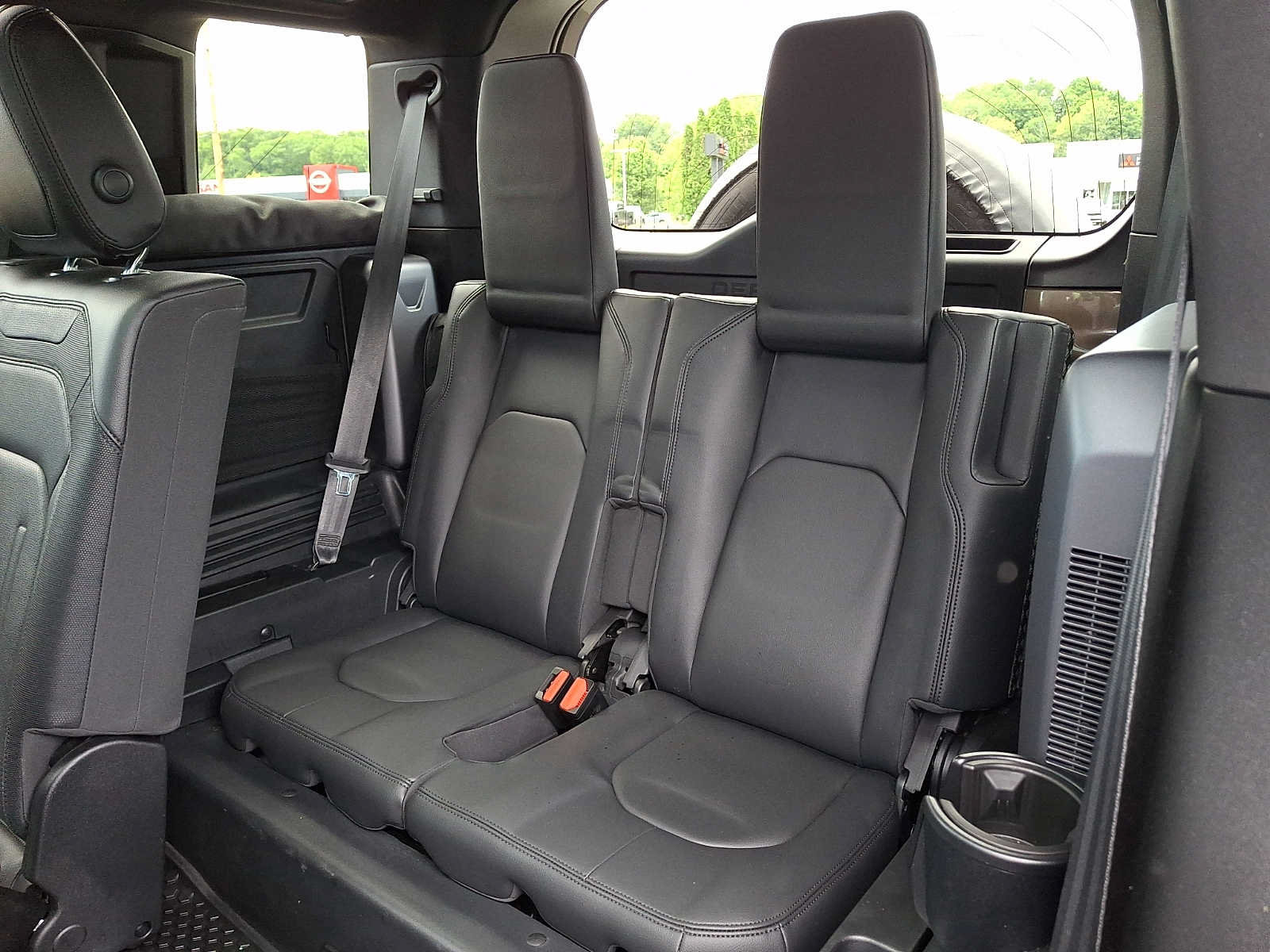 Used 2022 Land Rover Defender 110 X-Dynamic SE AWD/4WD image 10