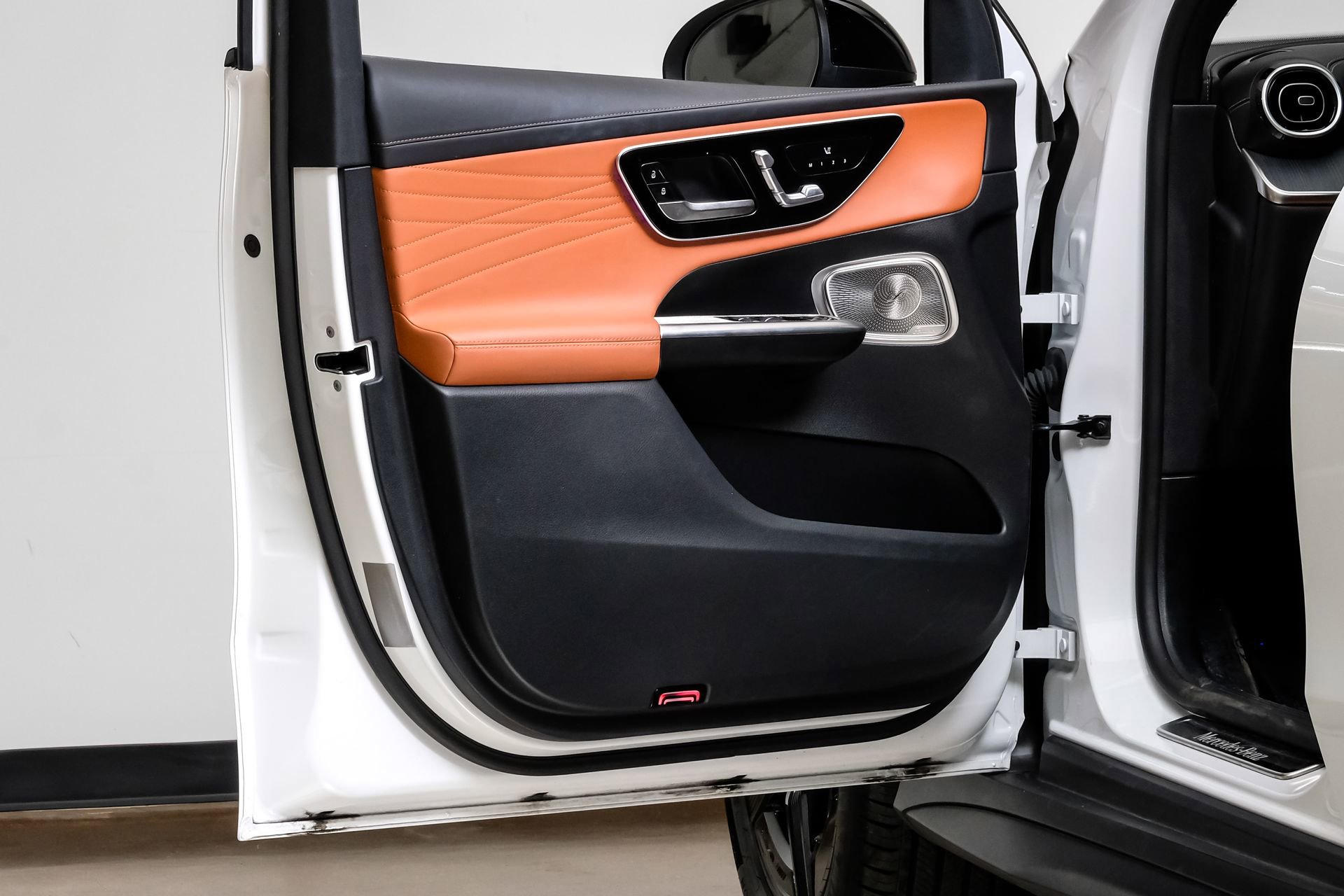 Used 2024 Mercedes-Benz GLC 300 4MATIC image 41