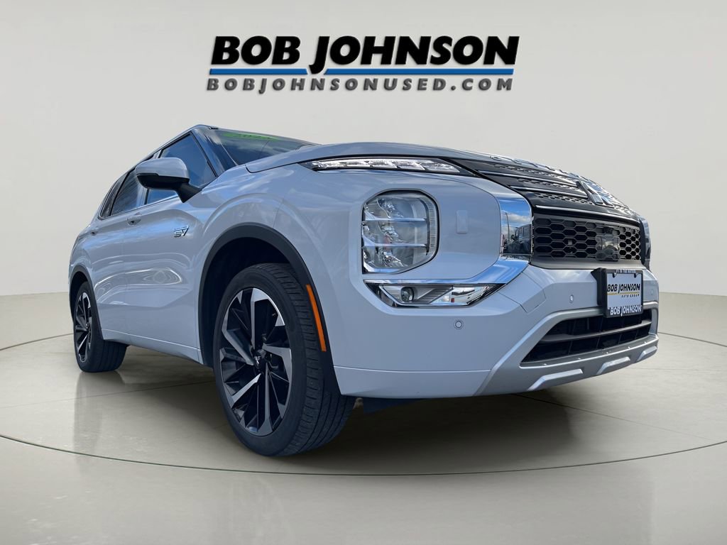 Used 2023 Mitsubishi Outlander SEL image 1