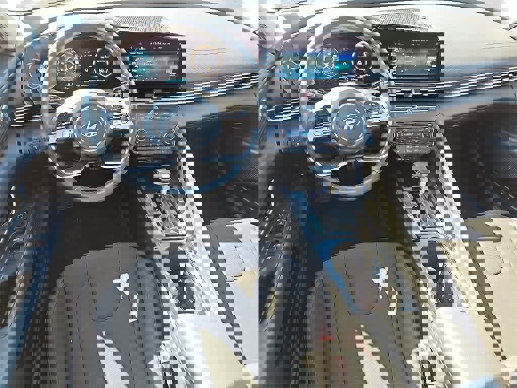 Certified 2024 Hyundai Elantra SEL w/ Convenience Package image 11