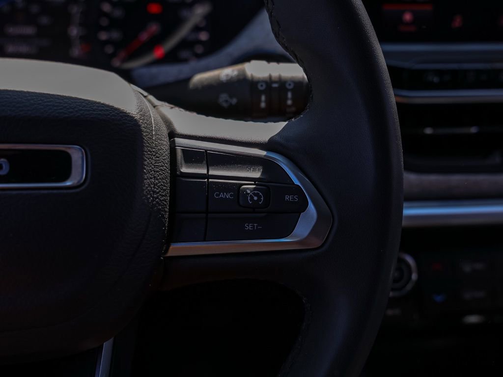 Used 2024 Jeep Compass Latitude image 27