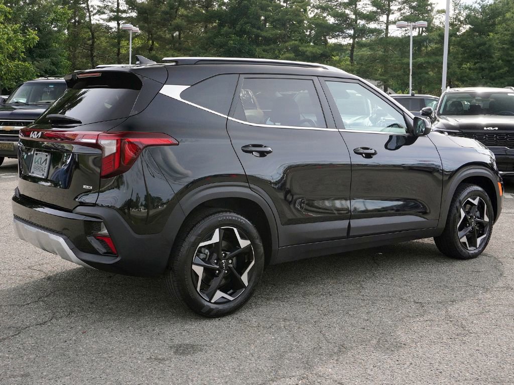 Used 2024 Kia Seltos EX AWD/4WD image 11