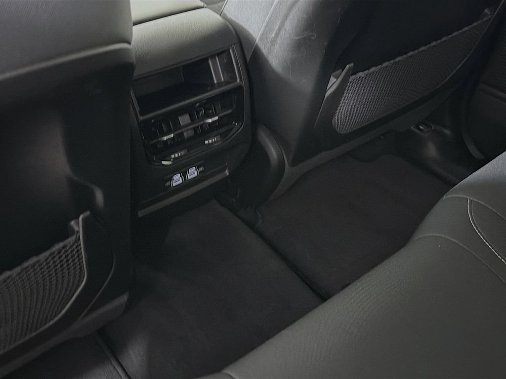 Used 2023 Jeep Grand Cherokee Laredo AWD/4WD image 26