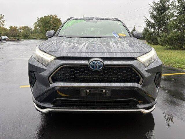 Used 2022 Toyota RAV4 SE w/ Weather & Moonroof Package AWD/4WD image 4