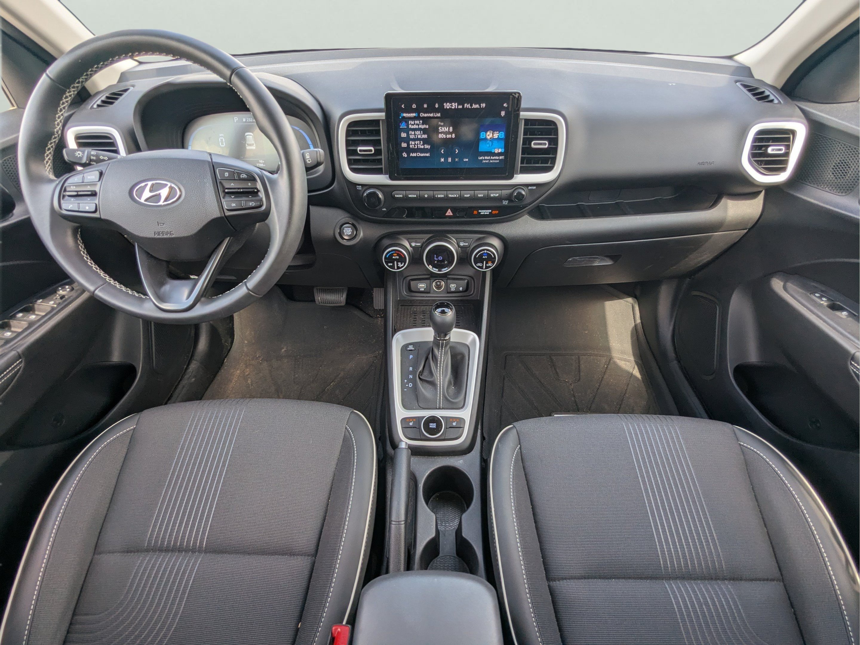 Certified 2025 Hyundai Venue Limited FWD image 17