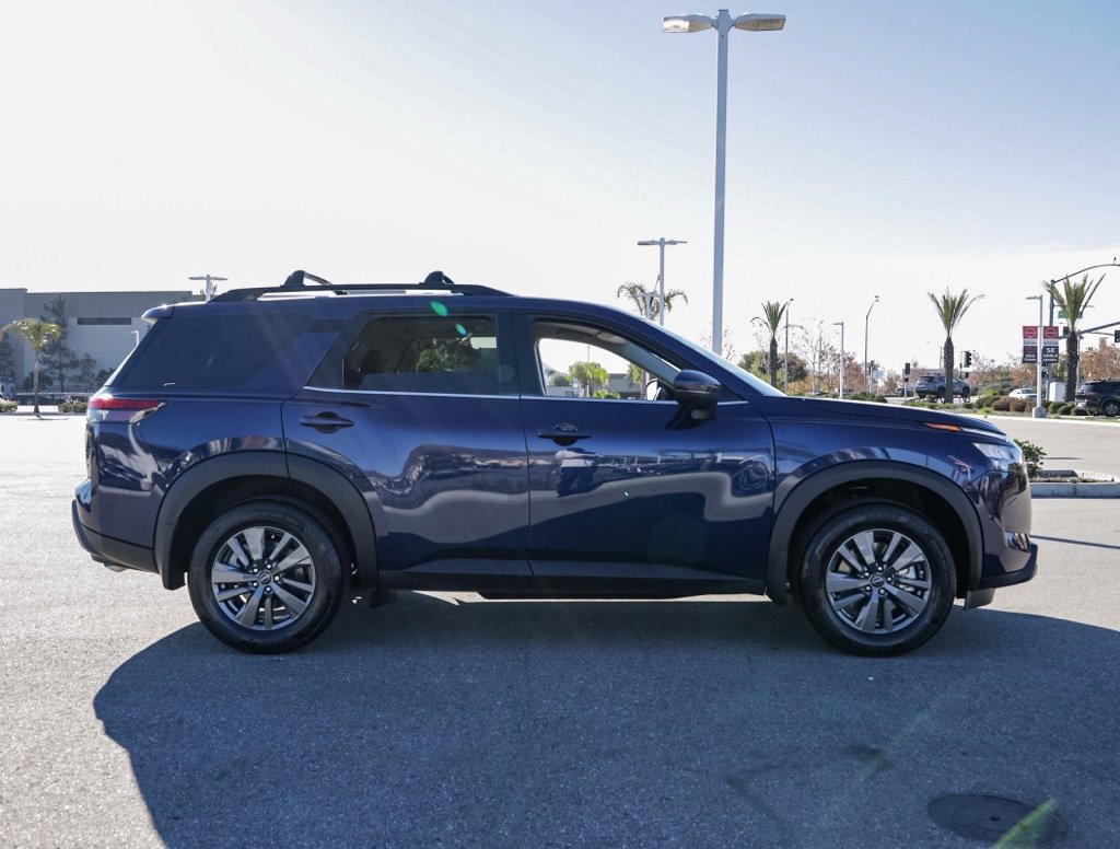 New 2025 Nissan Pathfinder SV image 3
