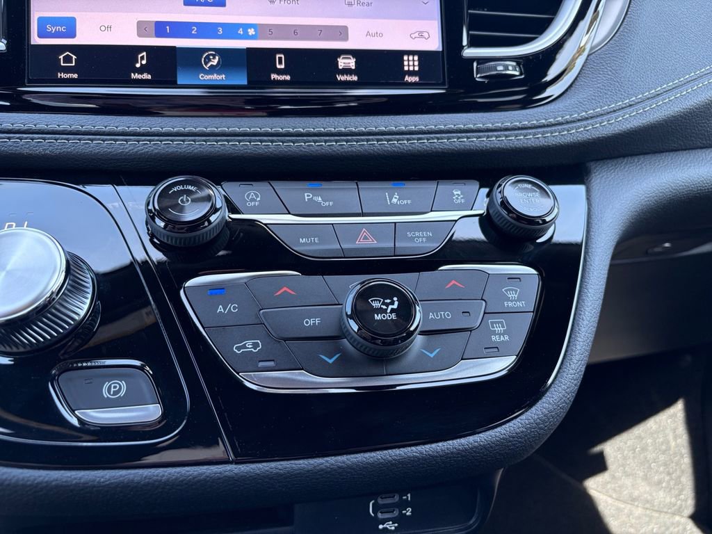 New 2026 Chrysler Pacifica Select image 9