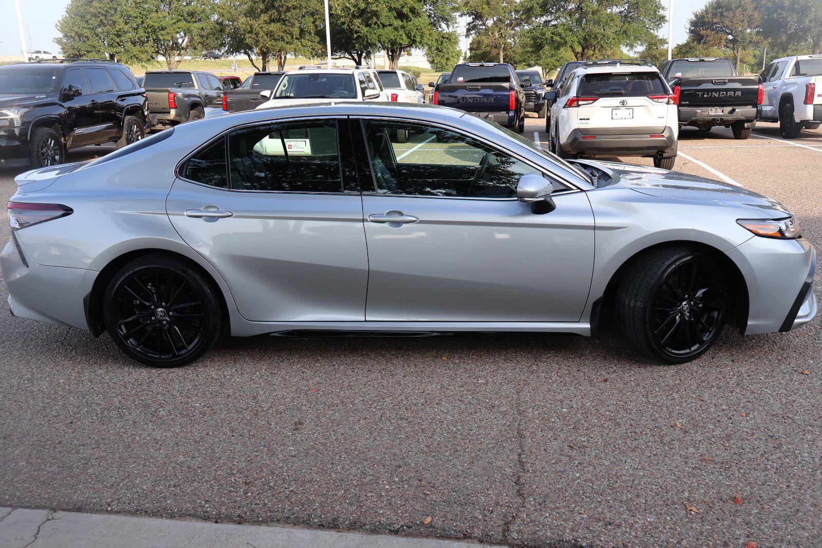 Used 2022 Toyota Camry XSE FWD image 2