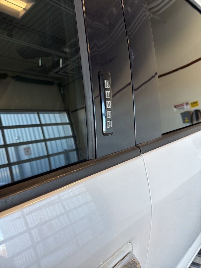 Used 2015 Ford F150 Lariat w/ Equipment Group 502A Luxury image 9