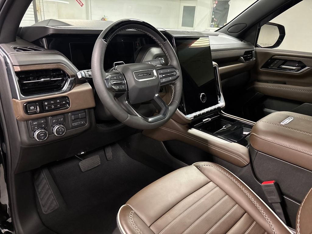 Used 2025 GMC Yukon Denali Ultimate w/ LPO, Floor Liner Package image 29