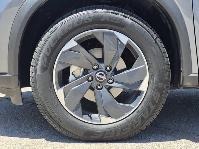 Certified 2025 Nissan Rogue SV FWD image 7