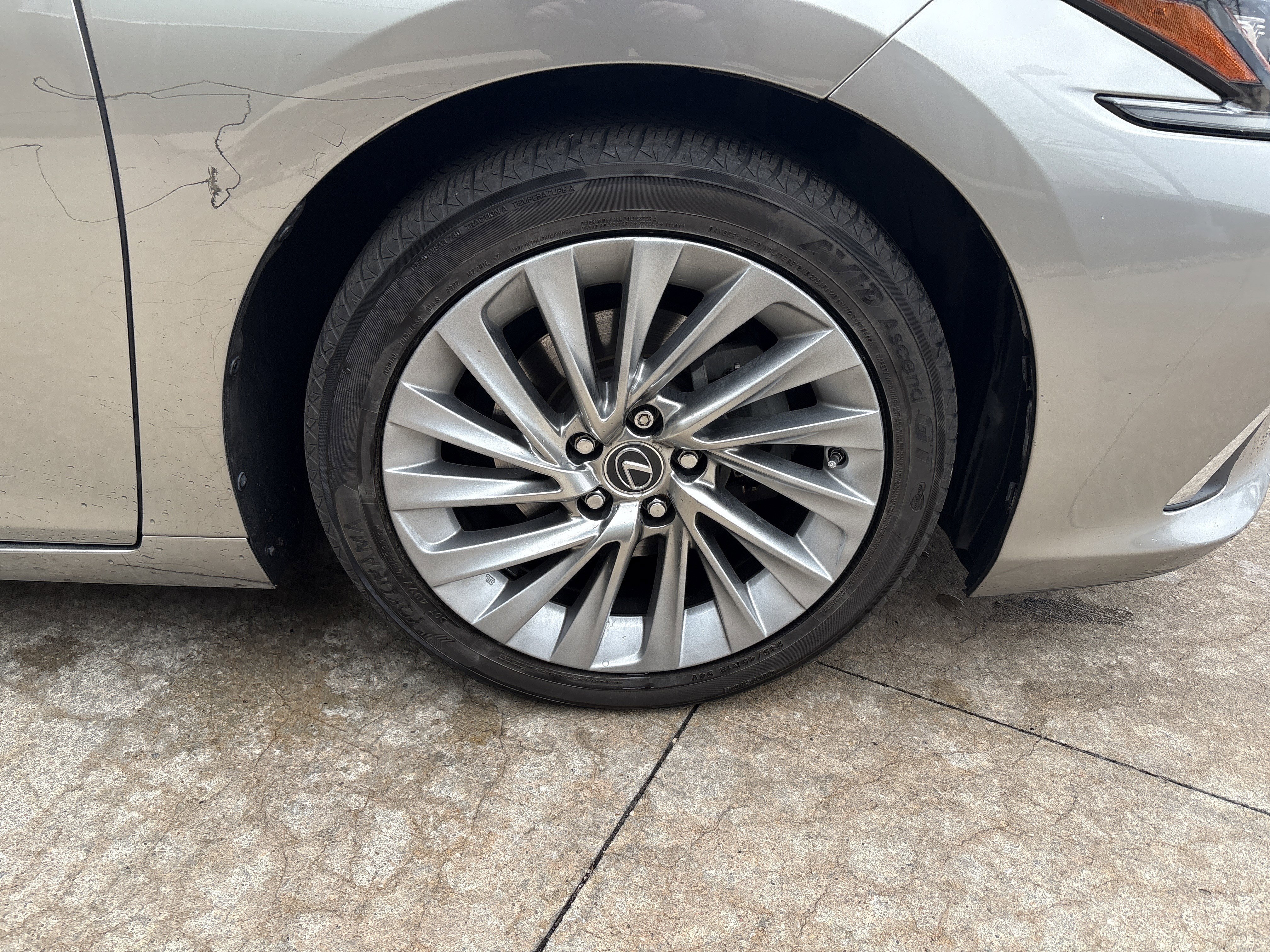 Used 2019 Lexus ES 300h w/ Accessory Package image 13