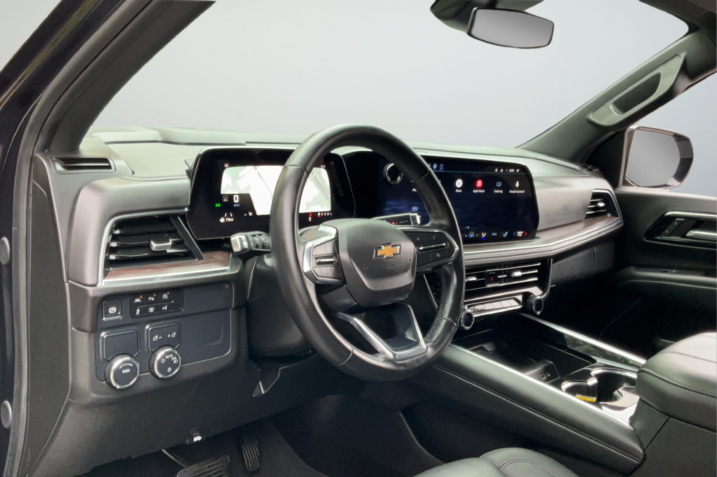 Certified 2025 Chevrolet Suburban LT RWD image 23