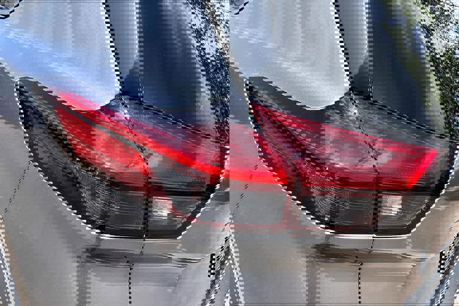 Used 2022 Nissan Rogue S image 27