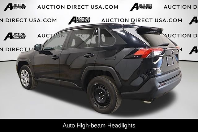 Used 2021 Toyota RAV4 LE image 5