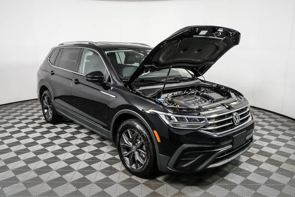 Certified 2023 Volkswagen Tiguan SE FWD image 37