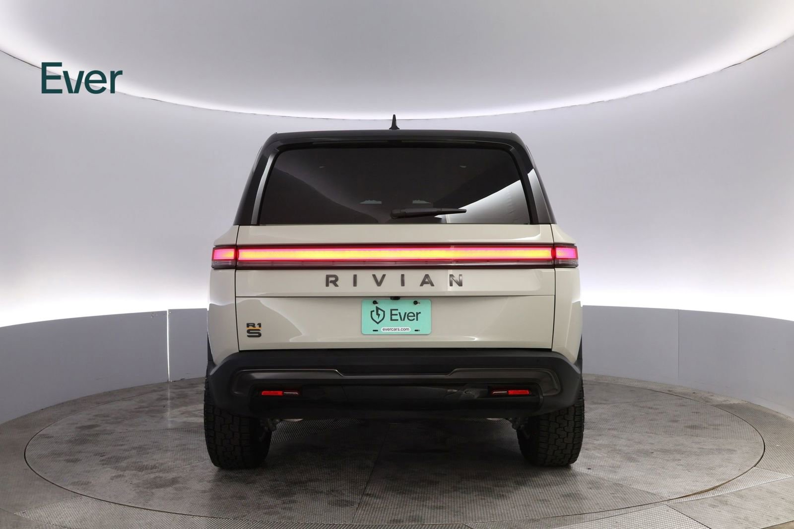 Used 2025 Rivian R1S Adventure AWD/4WD image 15