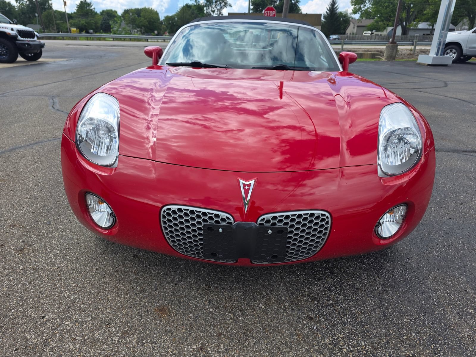 Used 2007 Pontiac Solstice Convertible RWD image 2