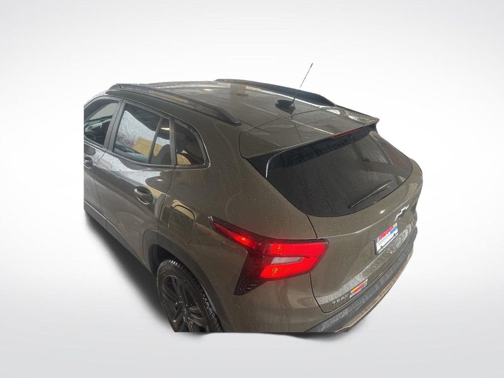 Used 2024 Chevrolet Trax ACTIV w/ Sunroof Package FWD image 36