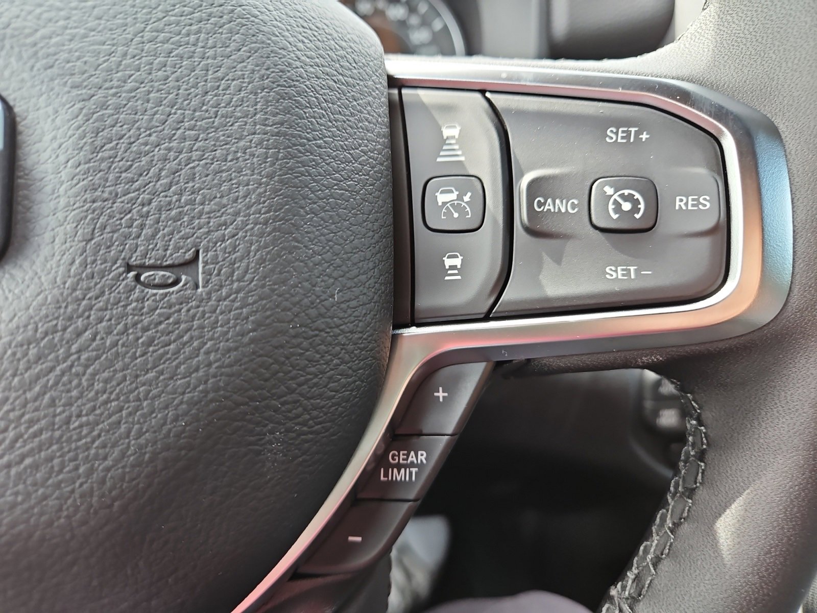 New 2025 RAM 1500 4x4 Crew Cab image 26