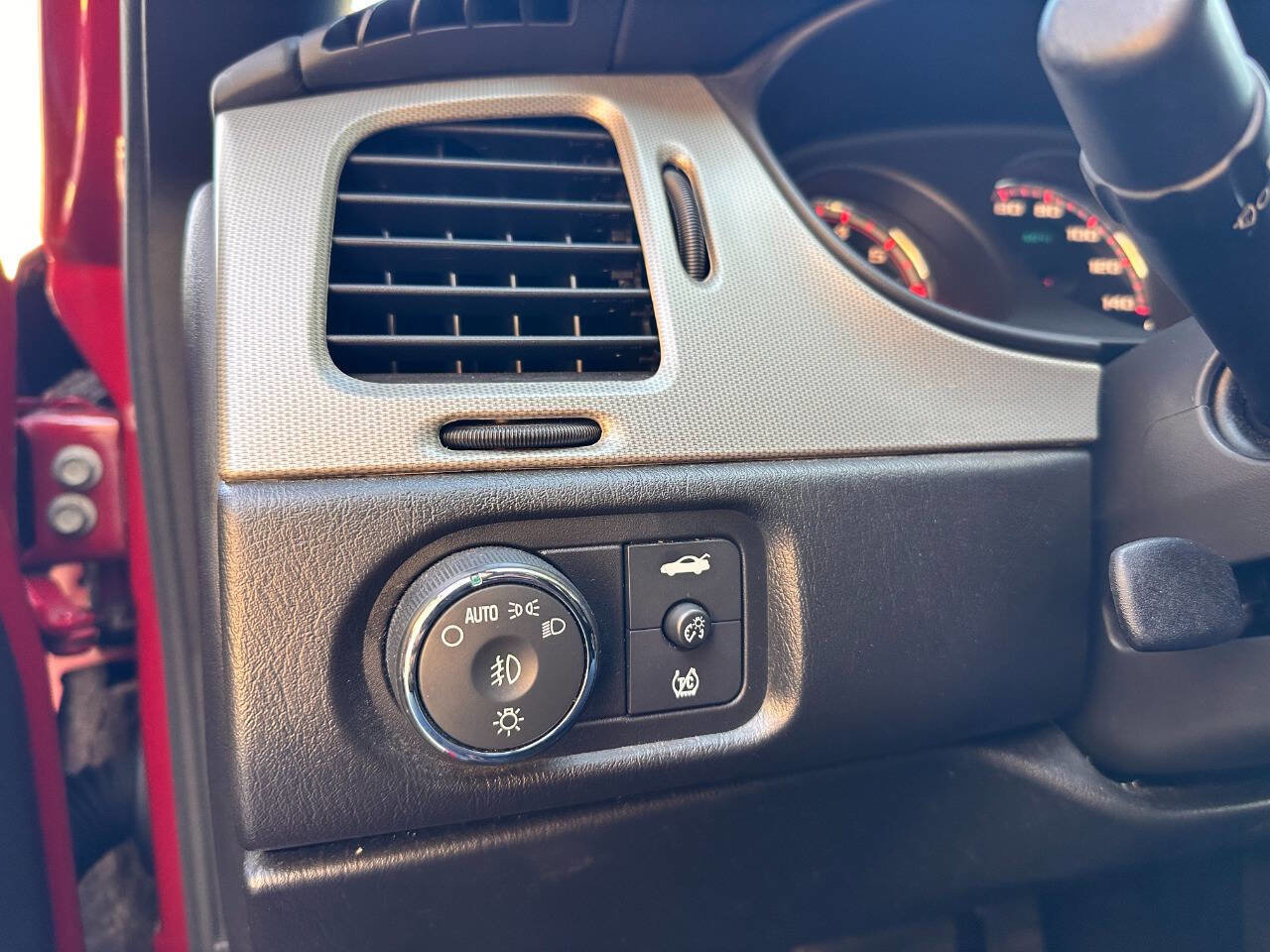 Used 2007 Chevrolet Monte Carlo SS w/ Silver Rally Stripe Package FWD image 17