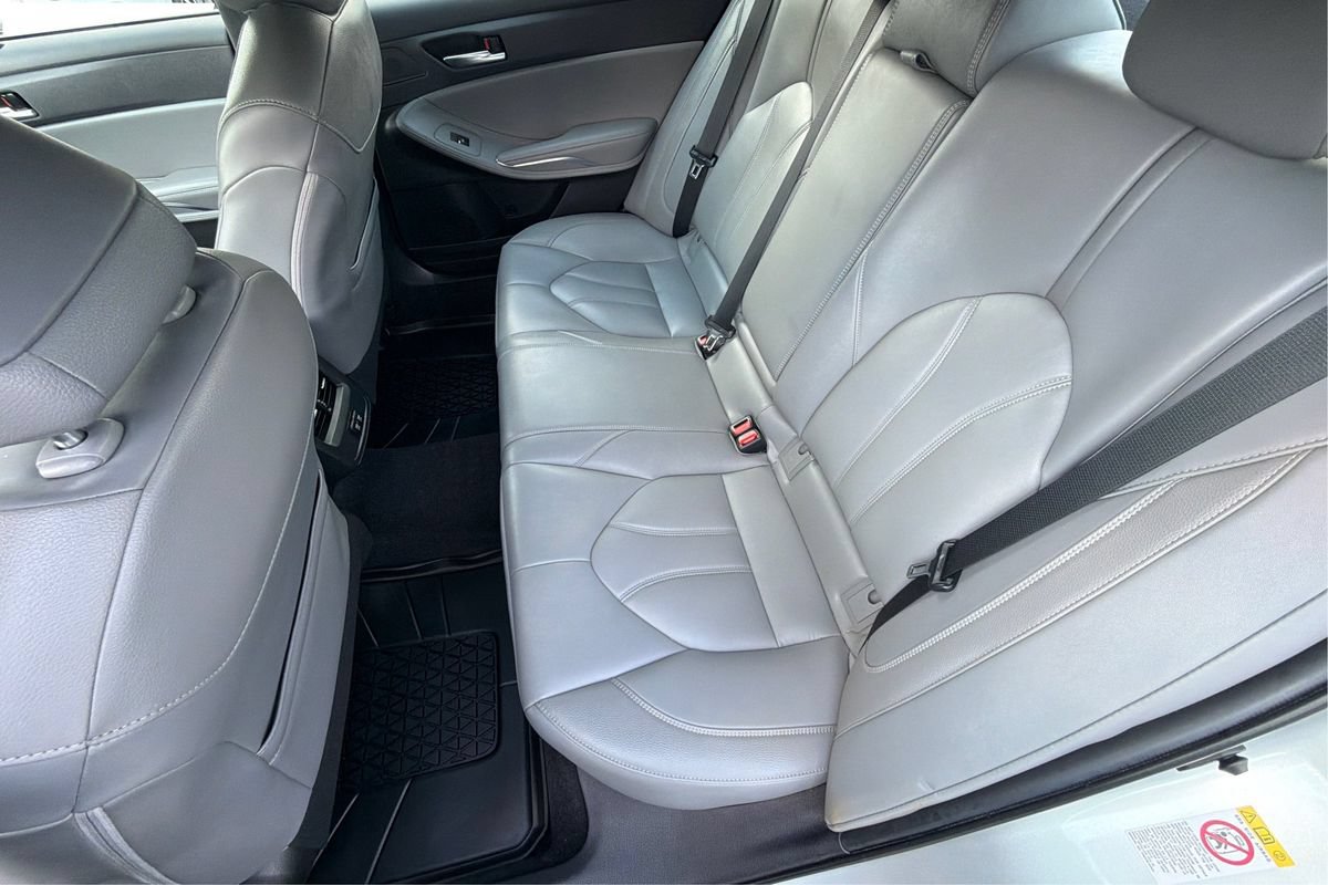 Used 2019 Toyota Avalon XLE w/ Moonroof Package FWD image 10