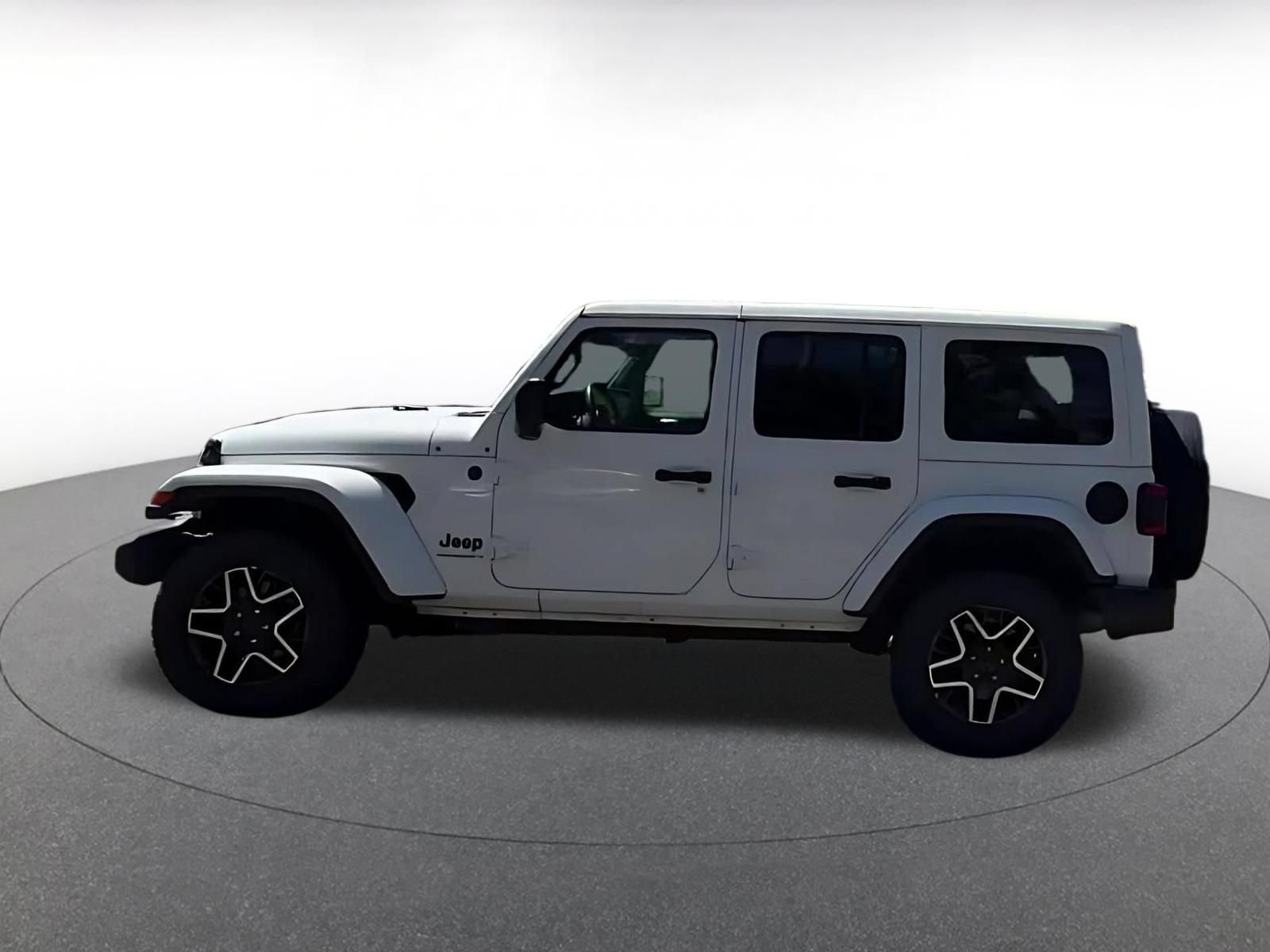 Used 2025 Jeep Wrangler Unlimited Sahara AWD/4WD image 11