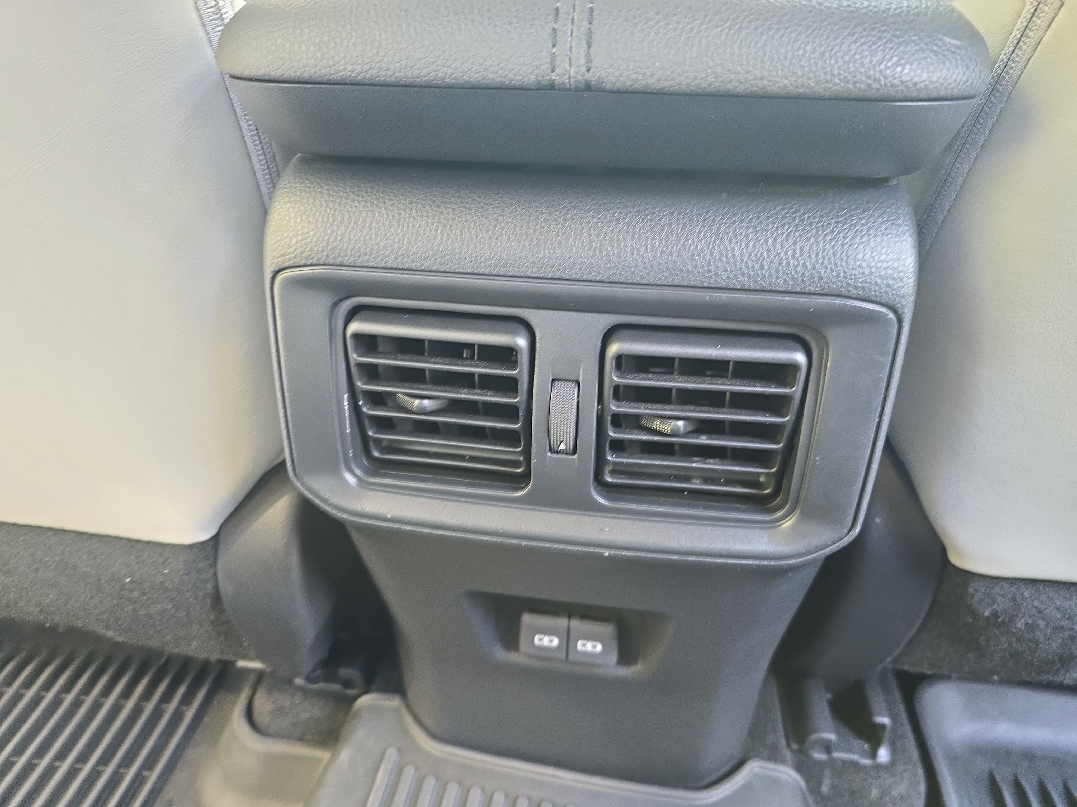 Used 2022 Toyota RAV4 XLE Premium image 12