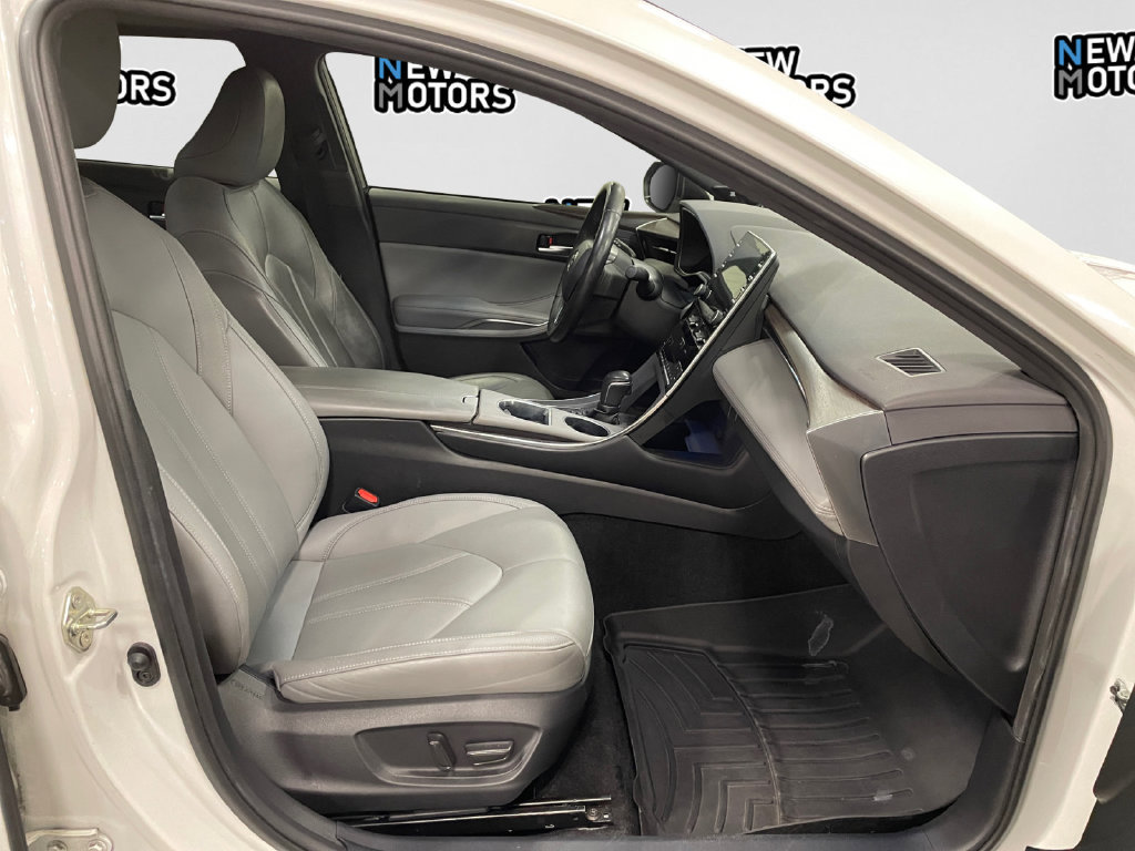 Used 2021 Toyota Avalon XLE w/ Moonroof Package FWD image 15
