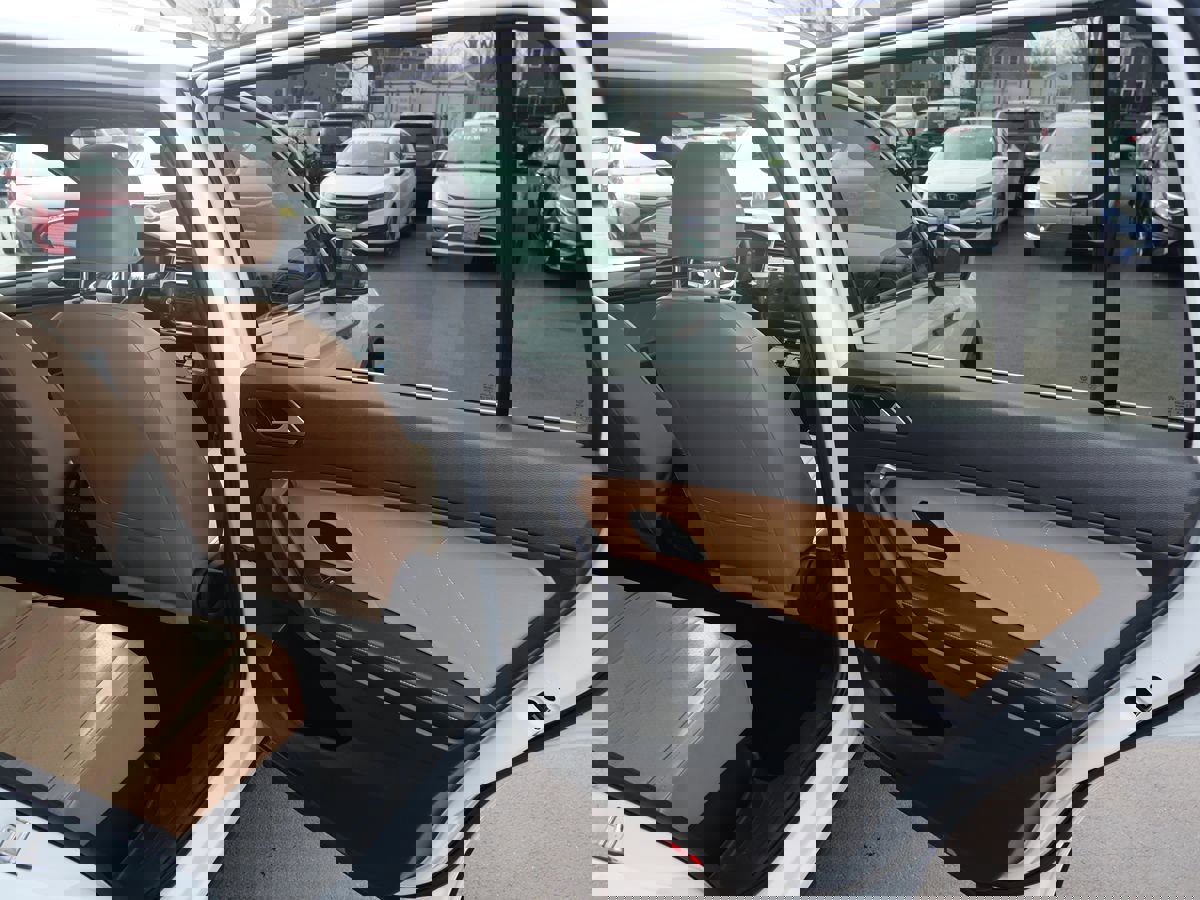 Used 2022 Volkswagen Tiguan SE w/ Panoramic Sunroof Package image 30