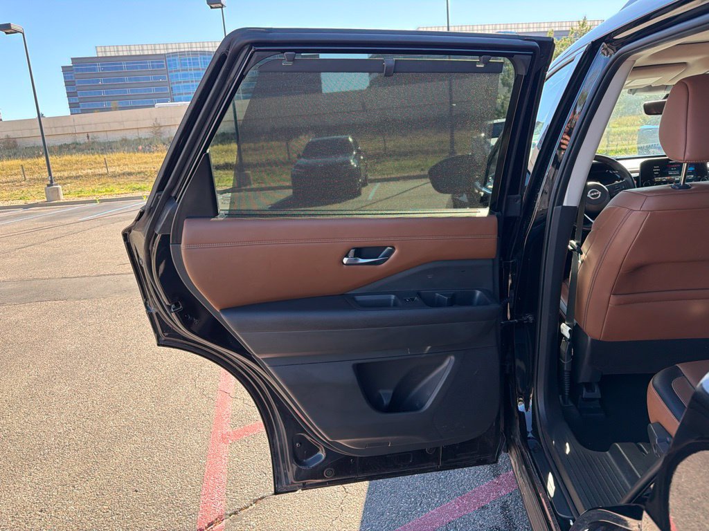 Used 2023 Nissan Pathfinder Platinum AWD/4WD image 16