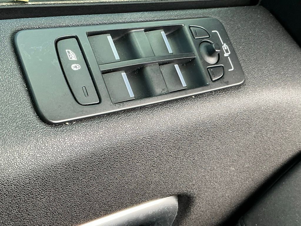 Used 2019 Land Rover Discovery Sport SE image 18