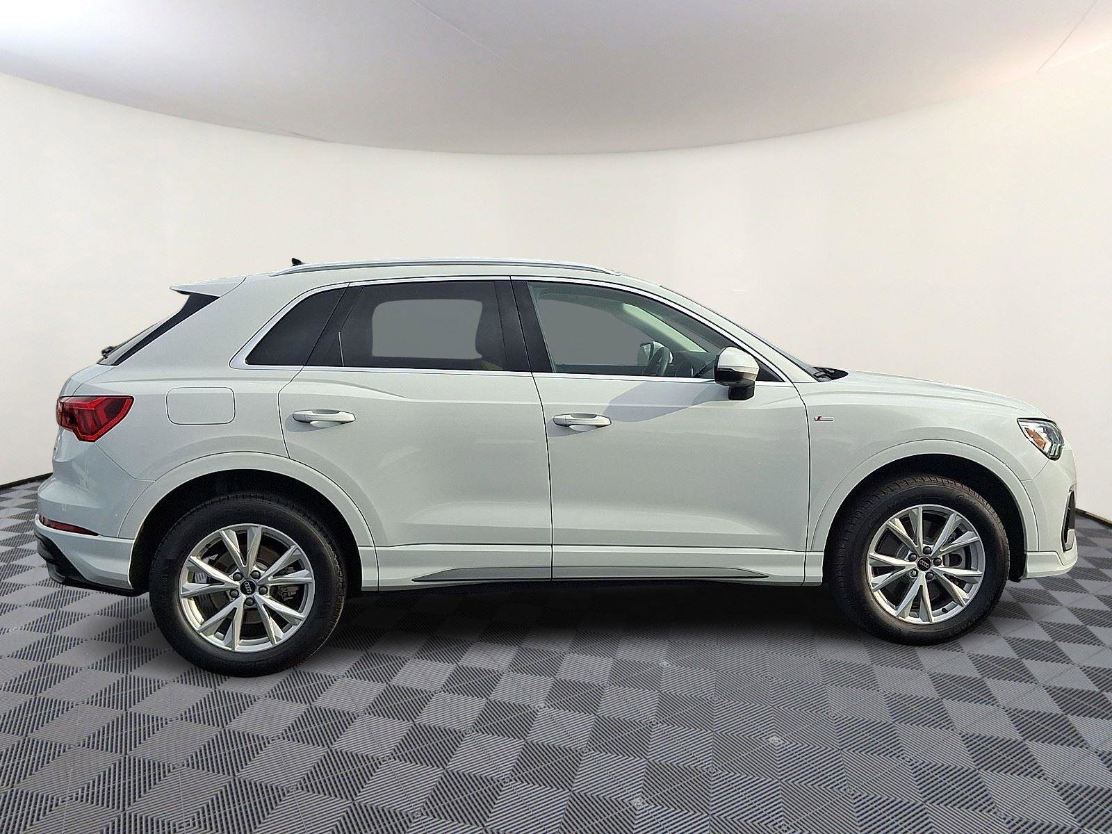 Used 2025 Audi Q3 2.0T Premium Plus w/ Premium Plus Package image 7