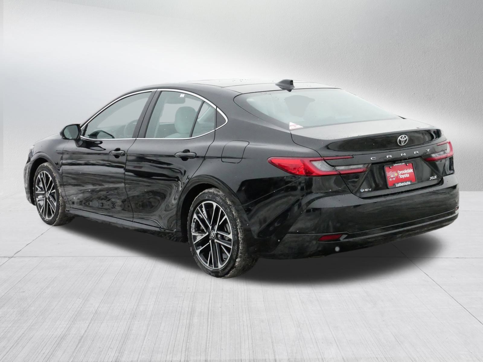 Used 2025 Toyota Camry XLE image 5