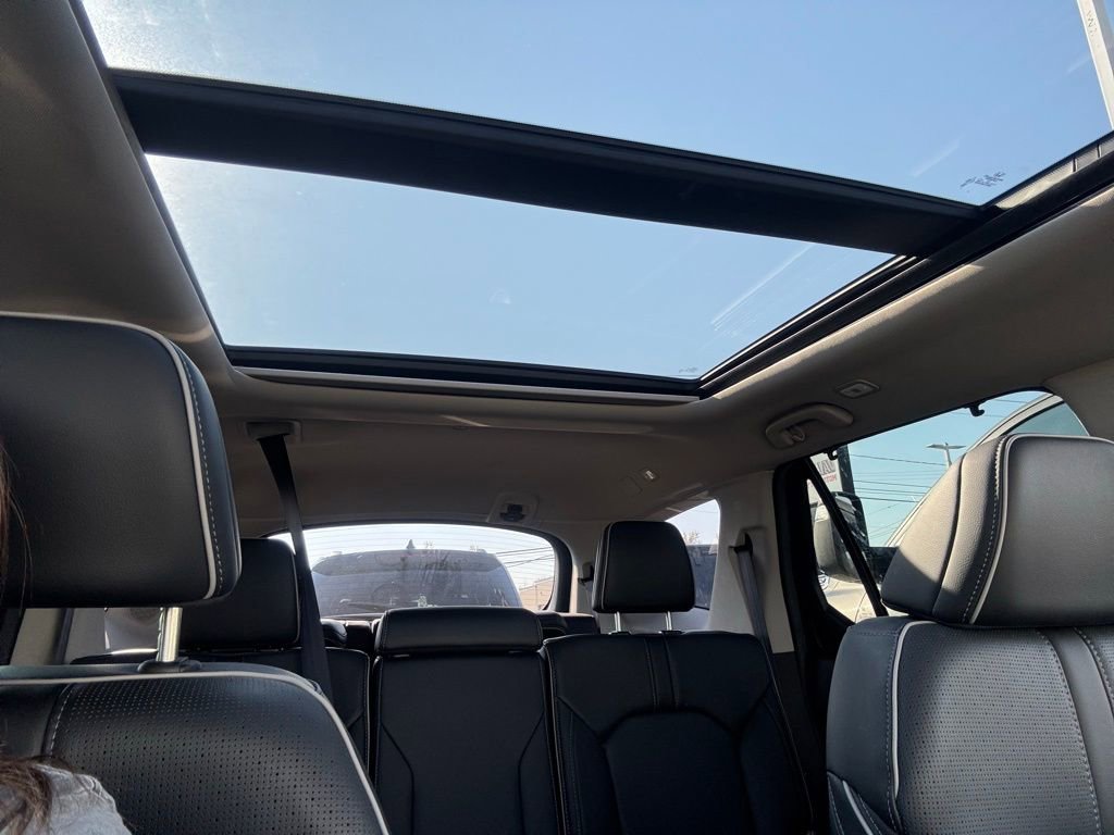 Used 2025 Honda Pilot Elite video 3