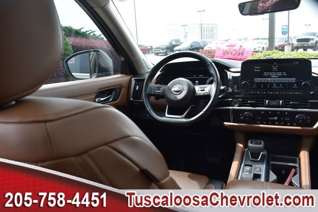 Used 2024 Nissan Pathfinder Platinum FWD image 32